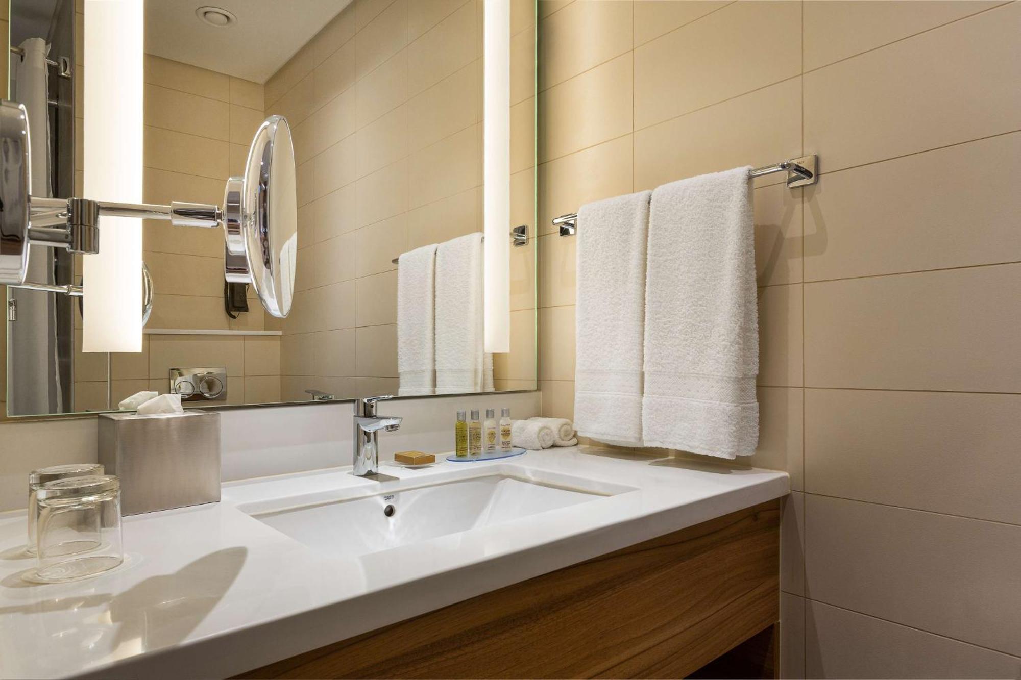 Hilton Garden Inn Riyadh Financial District Exterior photo