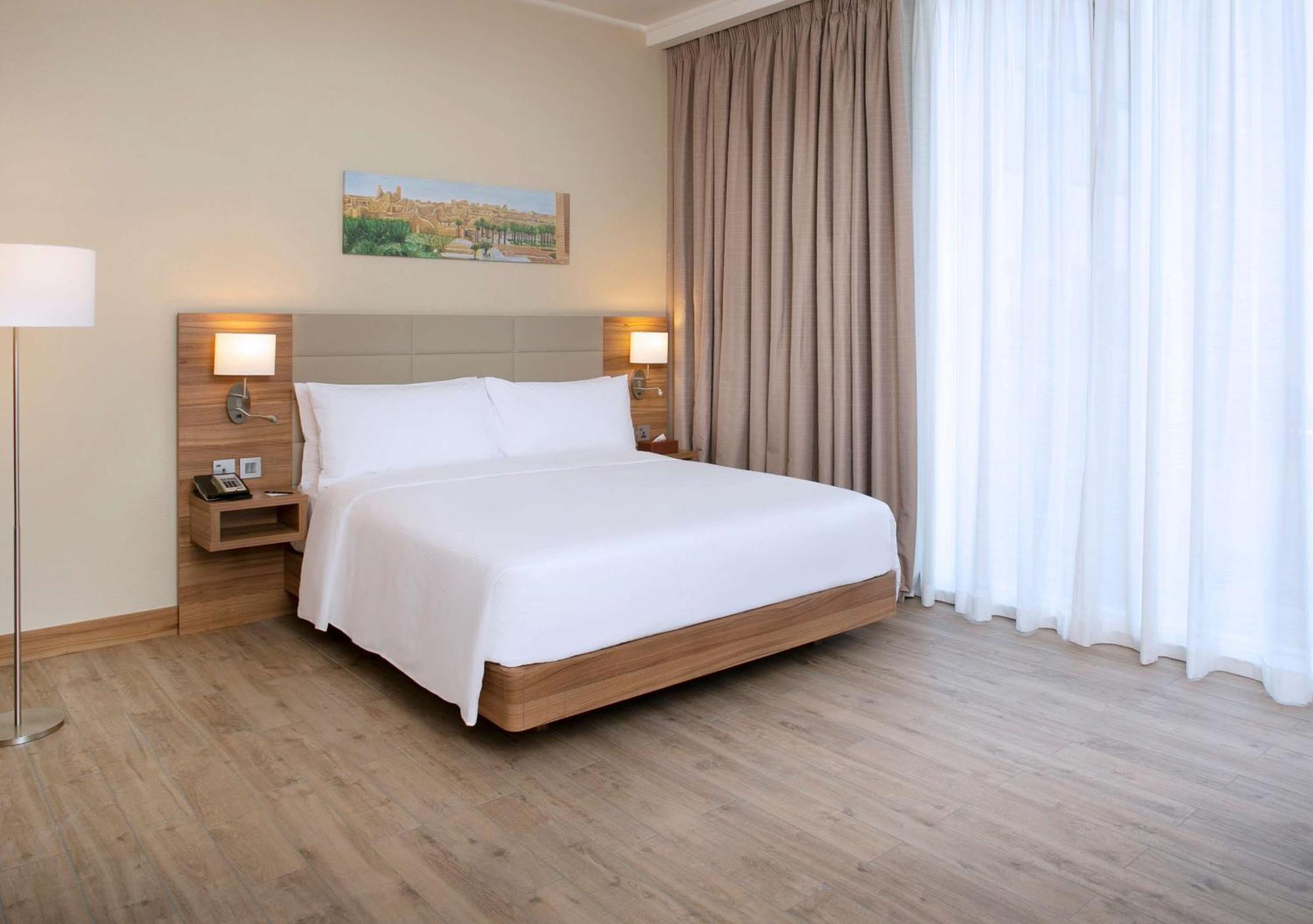 Hilton Garden Inn Riyadh Financial District Exterior photo